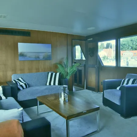 Eignerkabine Auf 22m-motoryacht فلنسبورغ