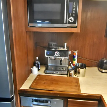 Eignerkabine Auf 22m-motoryacht فلنسبورغ