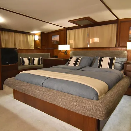 Eignerkabine Auf 22m-motoryacht بوتيل *